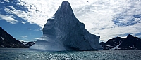 09-eisberg-im-fjord